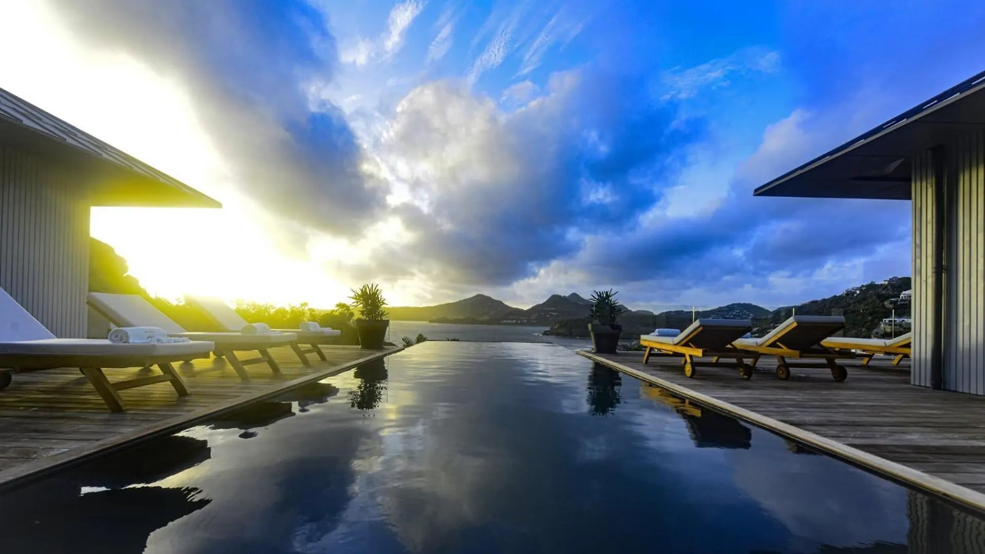 Magnificent Villa Infront Of The Bay And Hills St. Barthelemy