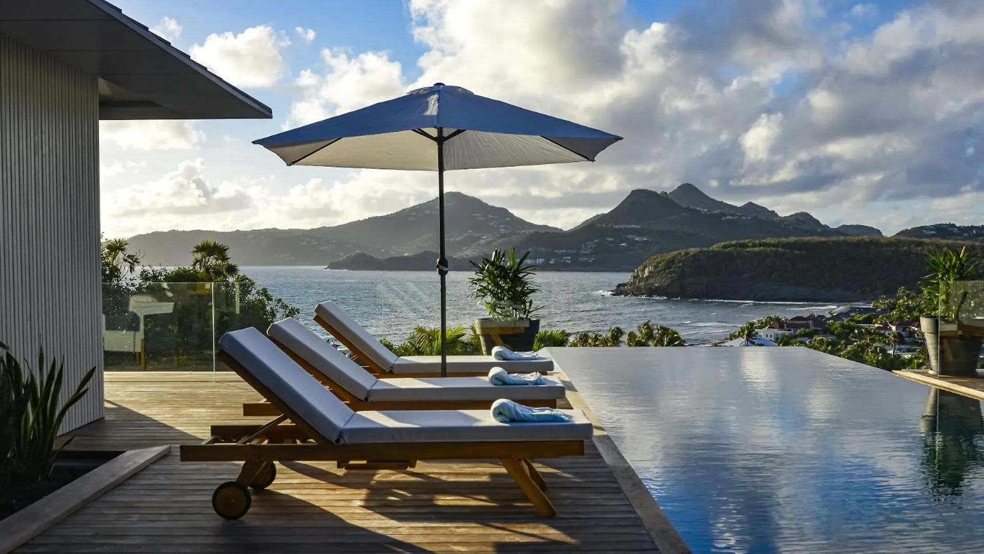 Magnificent Villa Infront Of The Bay And Hills St. Barthelemy