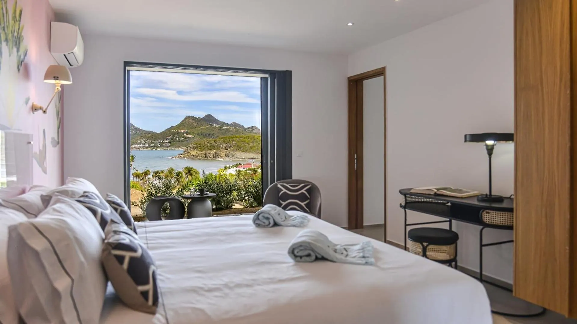 Magnificent Villa Infront Of The Bay And Hills St. Barthelemy