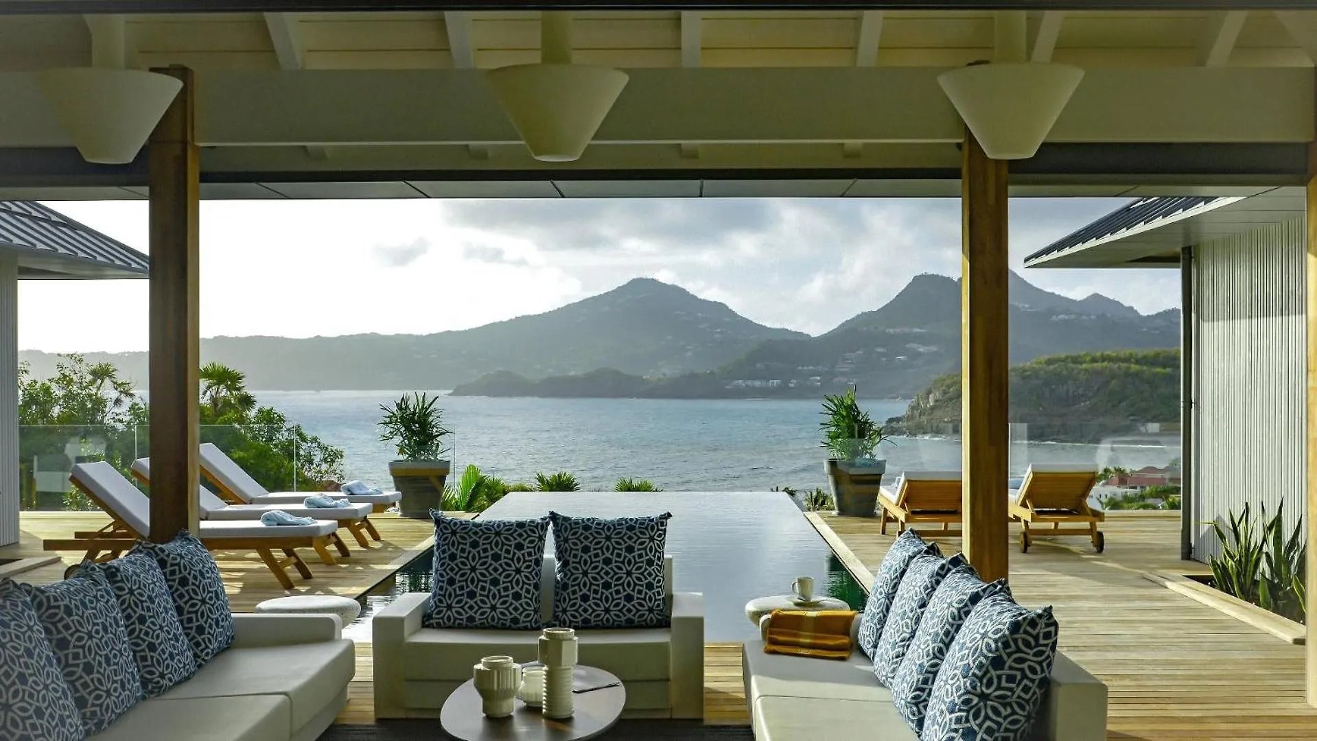 Magnificent Villa Infront Of The Bay And Hills St. Barthelemy