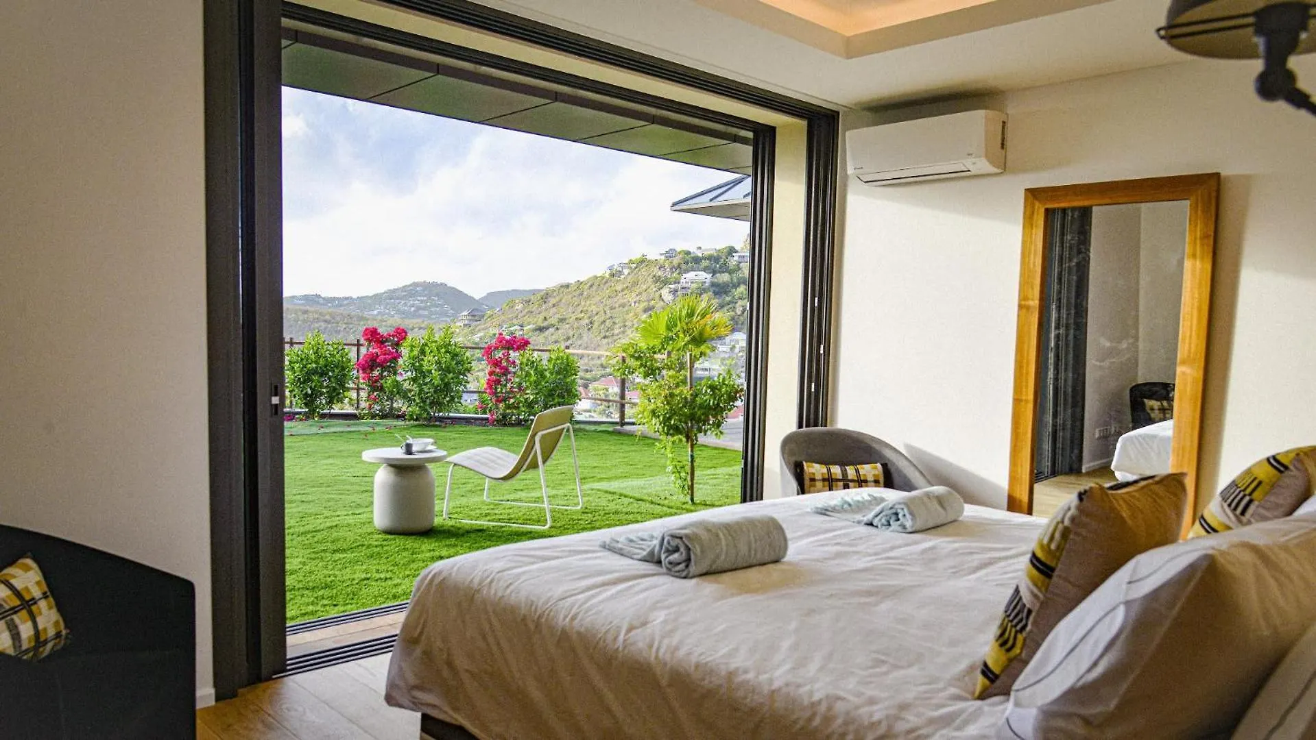 Magnificent Villa Infront Of The Bay And Hills St. Barthelemy 0*,