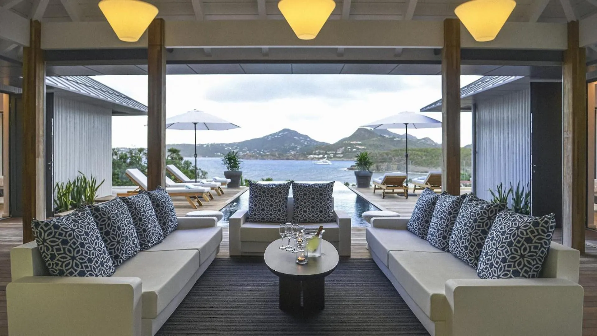 Magnificent Villa Infront Of The Bay And Hills St. Barthelemy